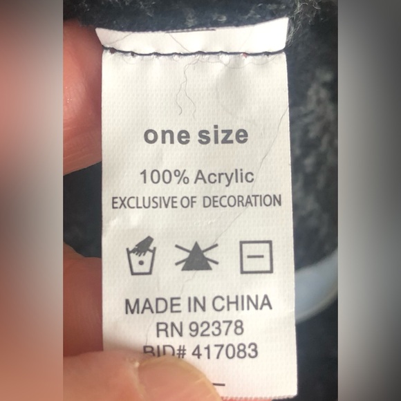 NWT Winter Infinity Scarf. - Picture 3 of 3